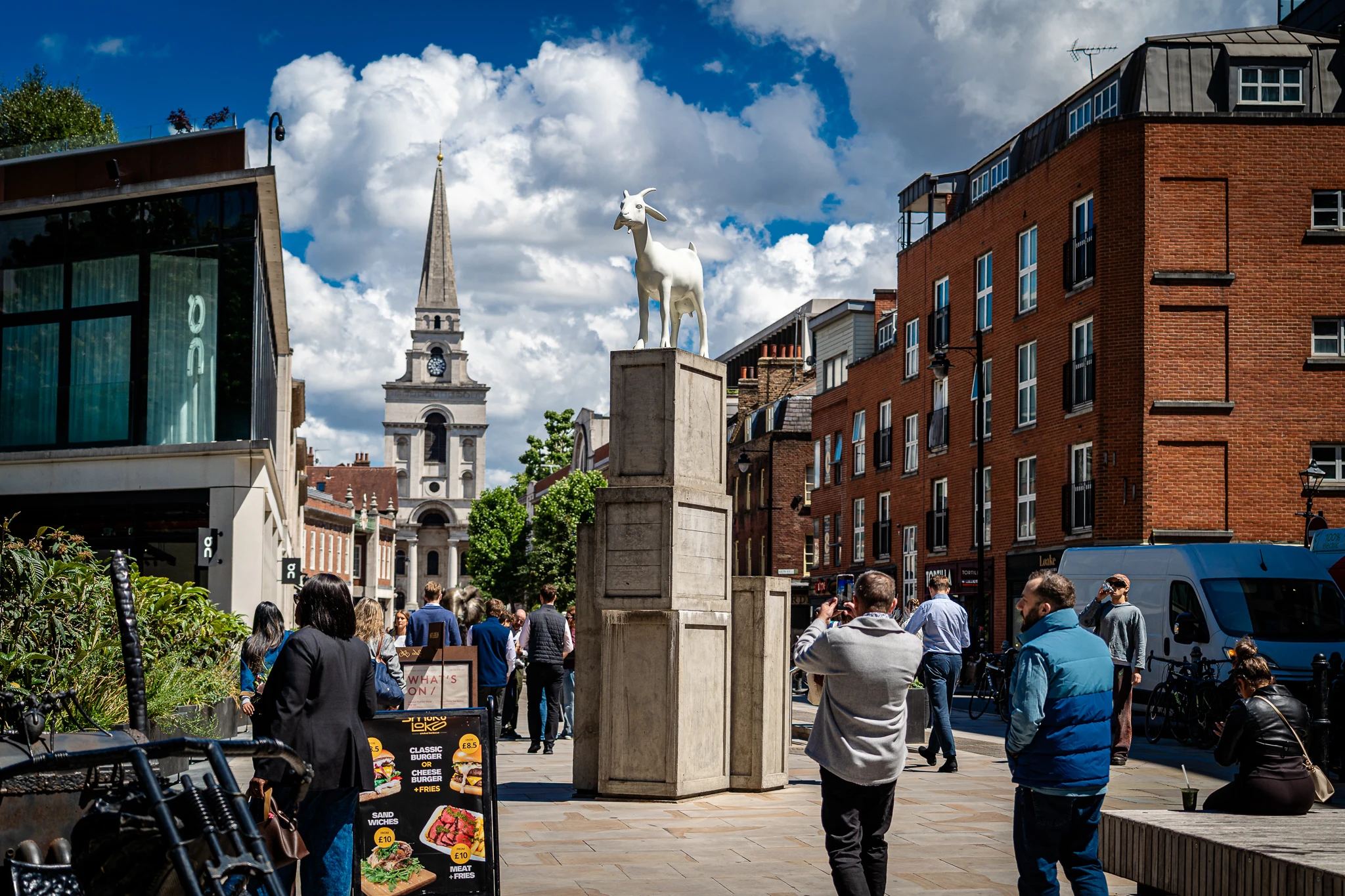 london-liverpool-street-goat-statue-church-street-scene