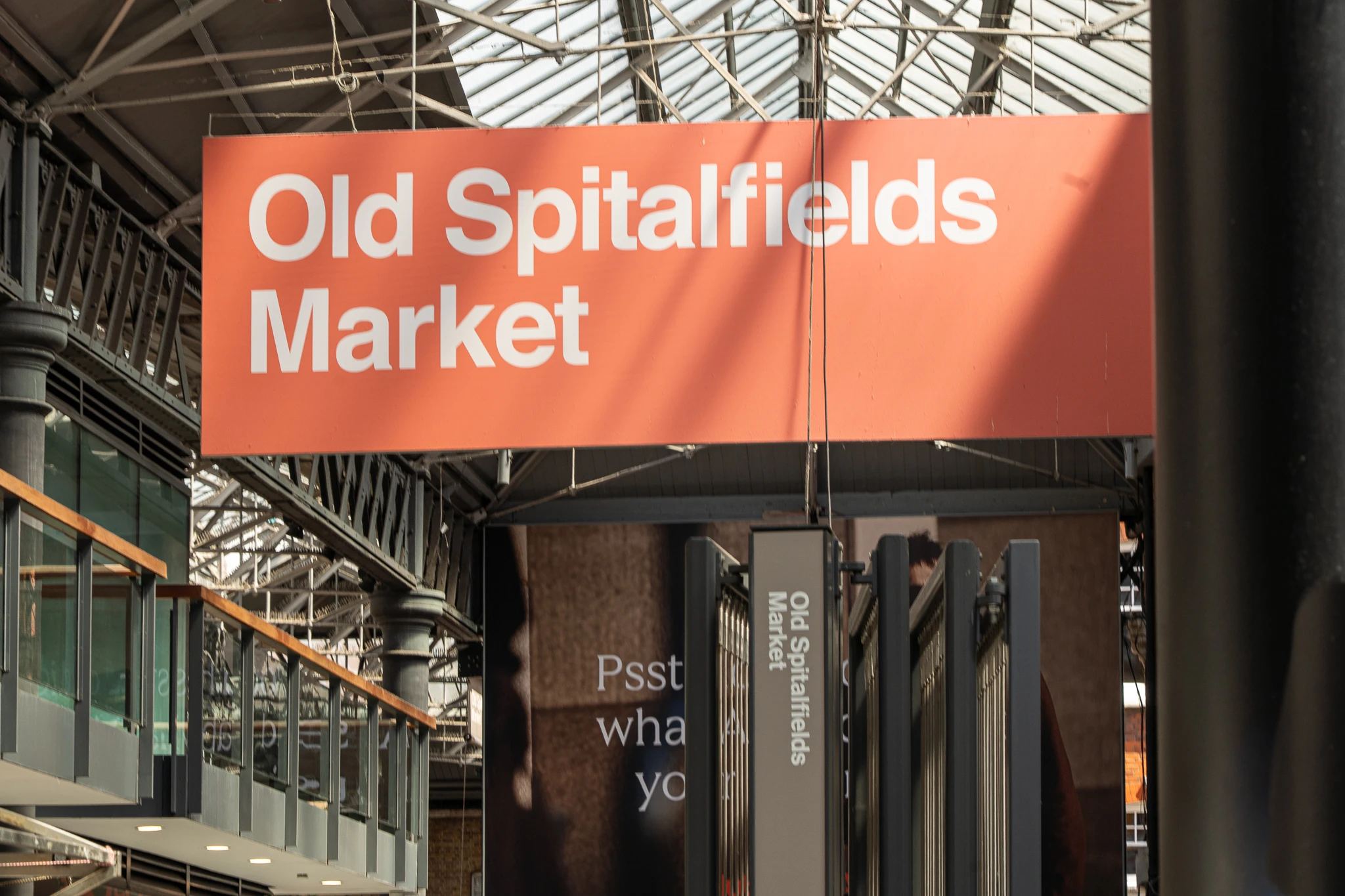 old-spitalfields-market-szyld