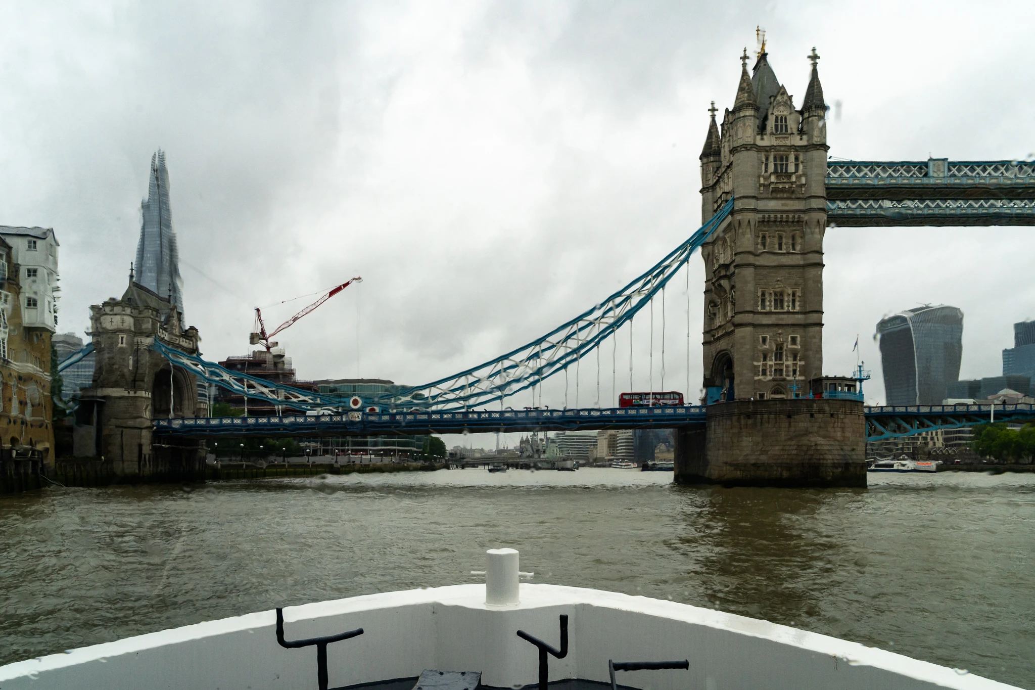 tower-bridge-z-pokladu-statku
