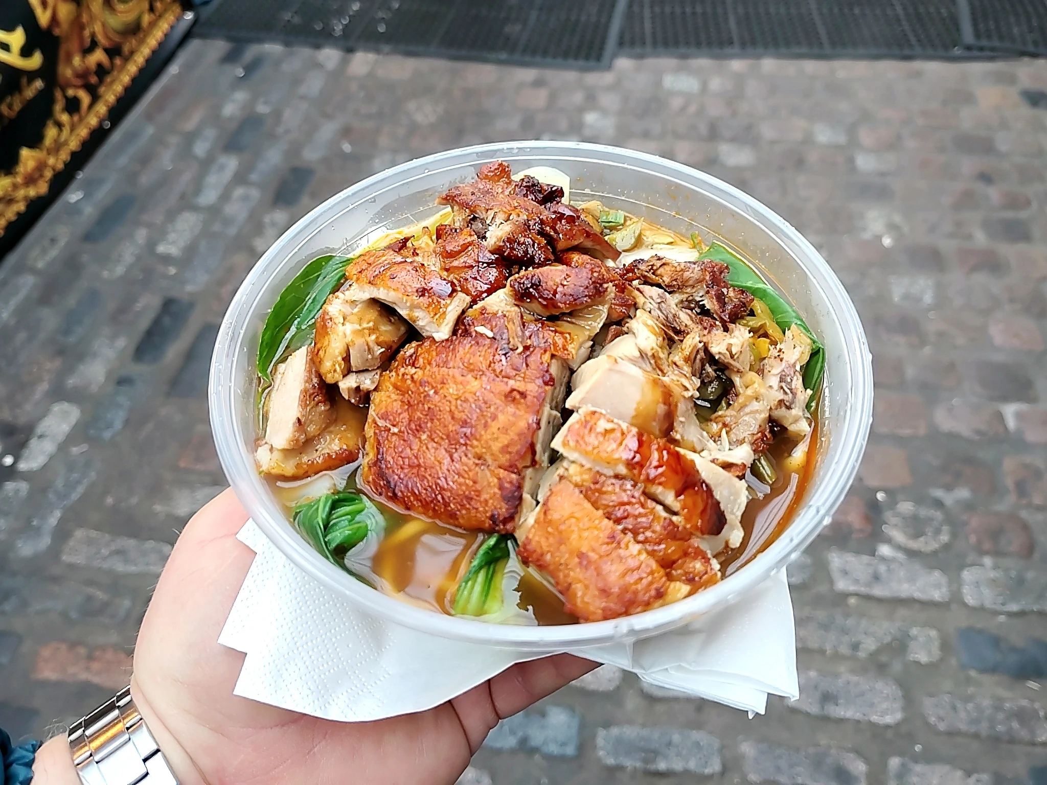 Zupa z pieczoną kaczką serwowana na Greenwich Market