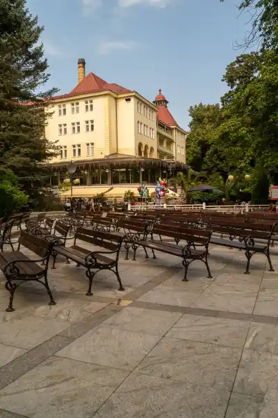 polanica zdroj park zdrojowy lawki sanatorium