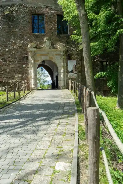 brama glowna    zamek toszek 139