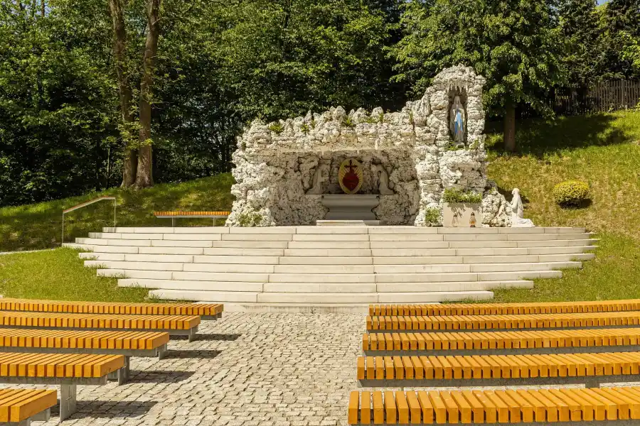 grota serca pana jezusa w toszku