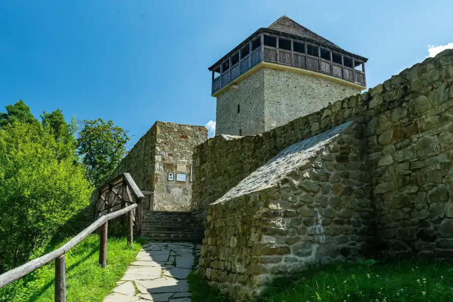 Zamek w Muszynie wejscie na teren ruin