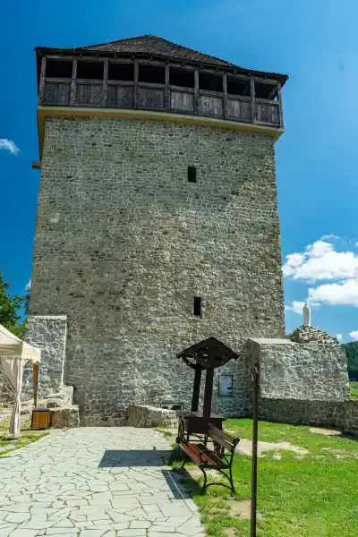 Zamek w Muszynie wieza widokowa od dziedzinca