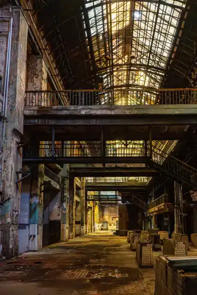 Hala industrialna z galeriami i  wiat em dziennym EC Szombierki