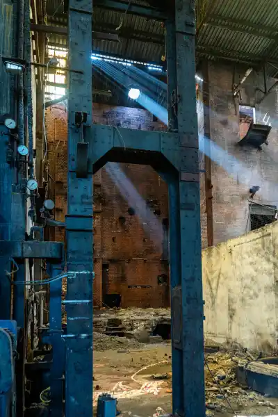 Promienie  wiat a w hali EC Szombierki urbex