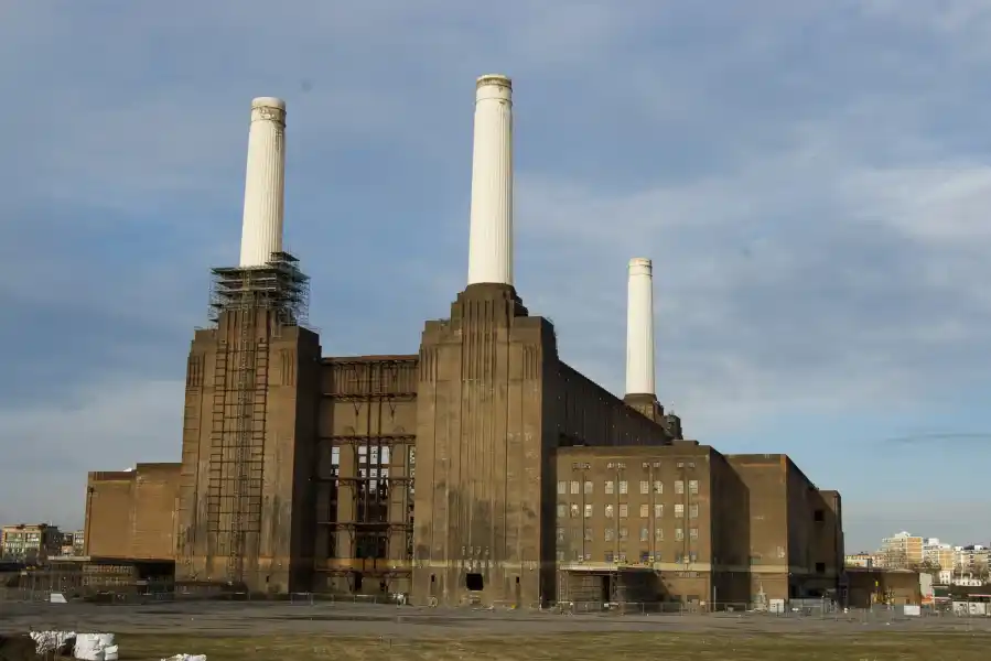 battersea power station przed renowacja kominy