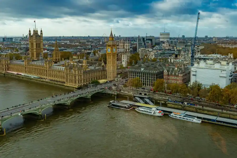 big ben westminster bridge statki tamiza londyn