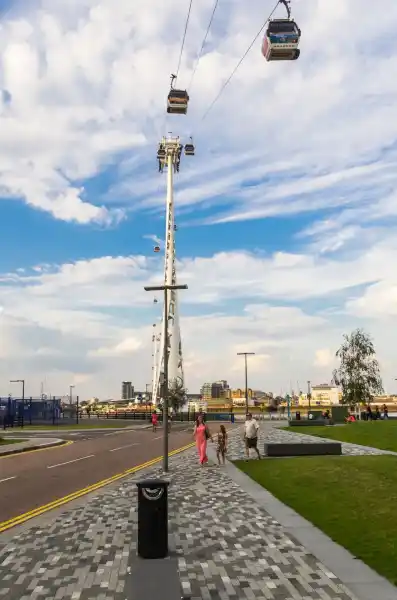 ifs cloud cable car gondola londyn royal docks