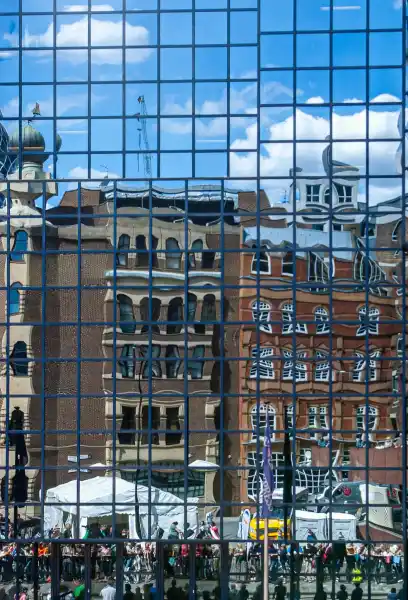 odbicie w szkle architektura londyn kontrast