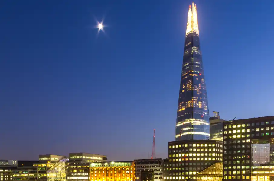 the shard noc ksiezyc londyn