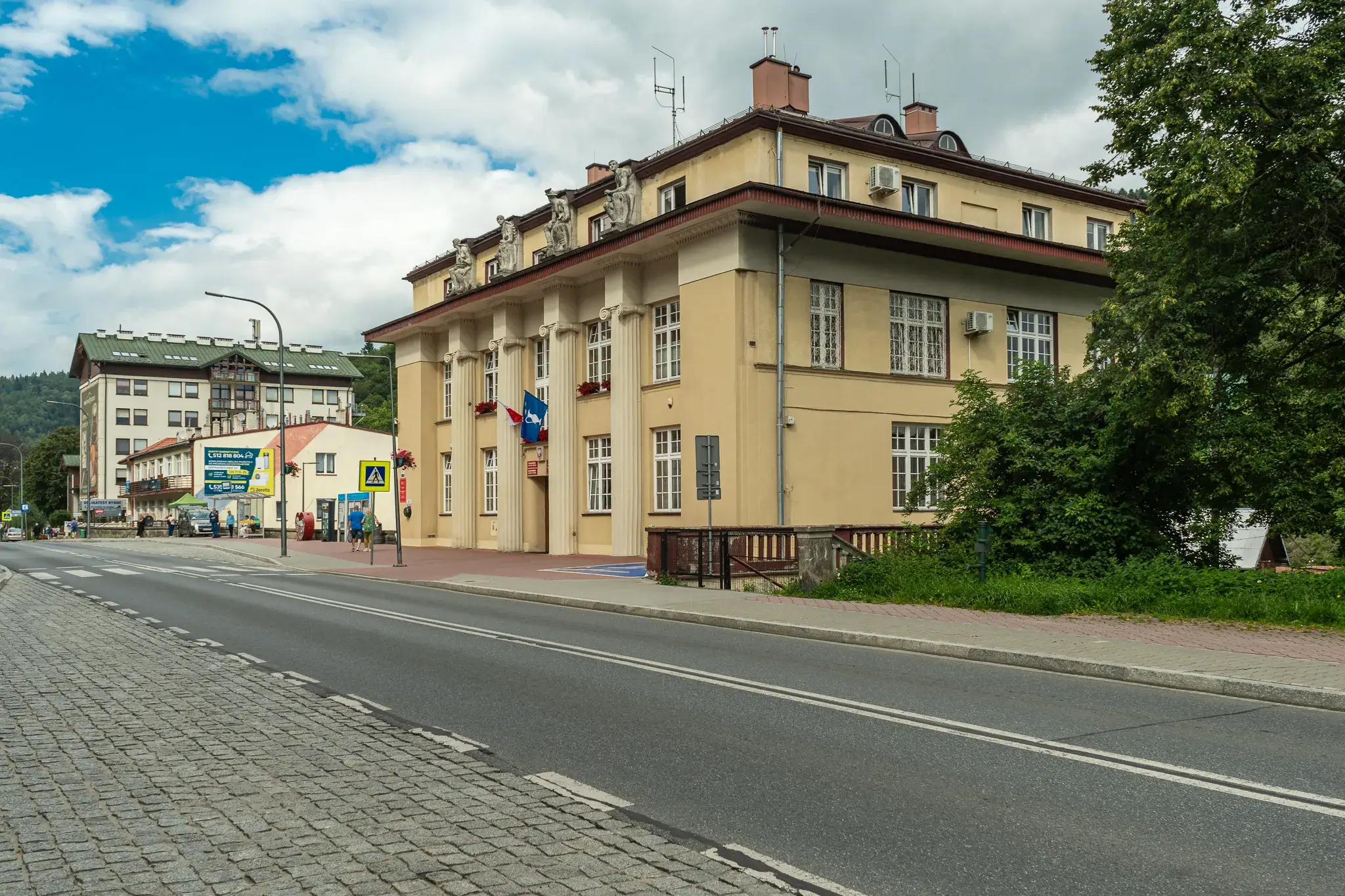 Dojazd Pociągiem do Krynicy Urząd w Krynicy Zdrój